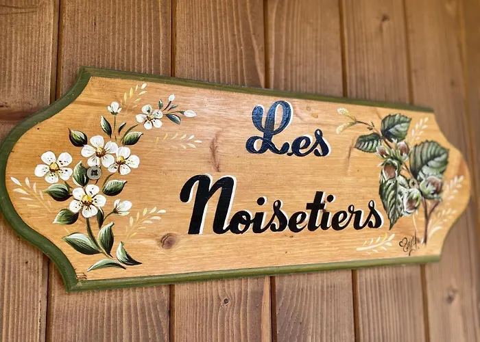 Les Noisetiers *